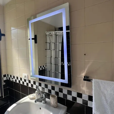 Cane New Bazaar Tiran